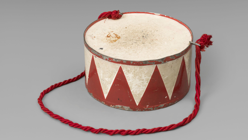 Drum belonging to Oskar Matzerath (played by David Bennent), from Volker Schlöndorff’s film adaptation (1979) of Günter Grass’s novel Die Blechtrommel (The Tin Drum) (1959) © Akademie der Künste / Photo: Roman März